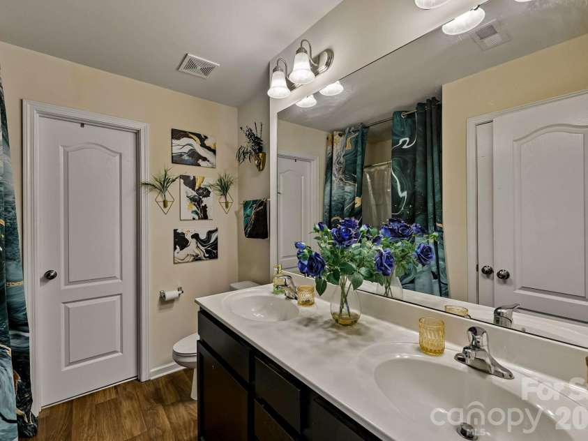 2206 Turtle Point Road, Charlotte, NC 28262.  MLS# CAR4393801, YatesRealty ID 36081. 