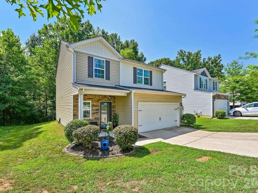 2206 Turtle Point Road, Charlotte, NC 28262.  MLS# CAR4393801, YatesRealty ID 36081. 