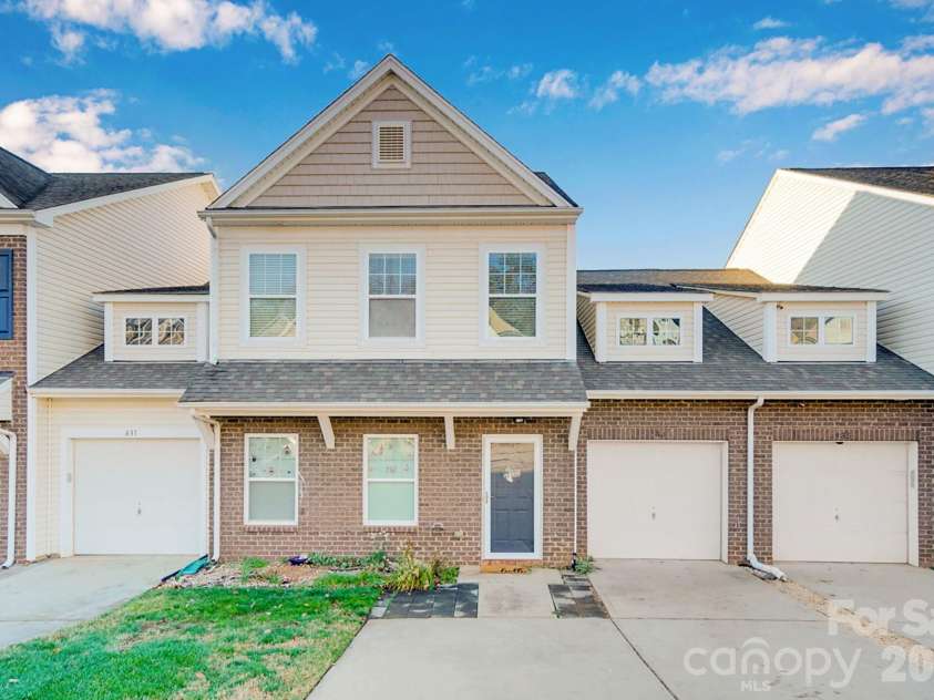 433 Battery Circle, Clover, SC 29710.  MLS# CAR4398683, YatesRealty ID 36083. 