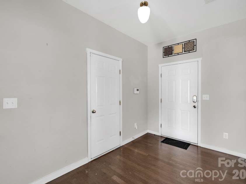 433 Battery Circle, Clover, SC 29710.  MLS# CAR4398683, YatesRealty ID 36083. 