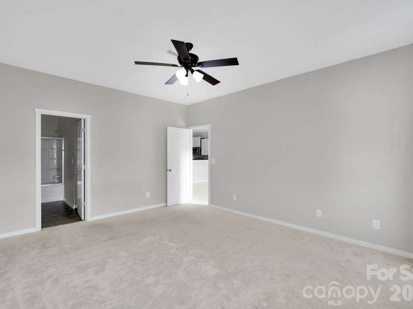 433 Battery Circle, Clover, SC 29710.  MLS# CAR4398683, YatesRealty ID 36083. 