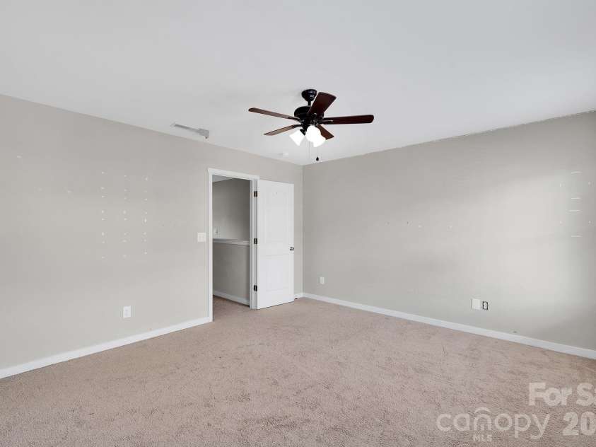 433 Battery Circle, Clover, SC 29710.  MLS# CAR4398683, YatesRealty ID 36083. 