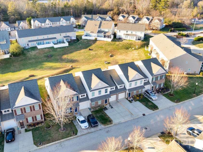 433 Battery Circle, Clover, SC 29710.  MLS# CAR4398683, YatesRealty ID 36083. 