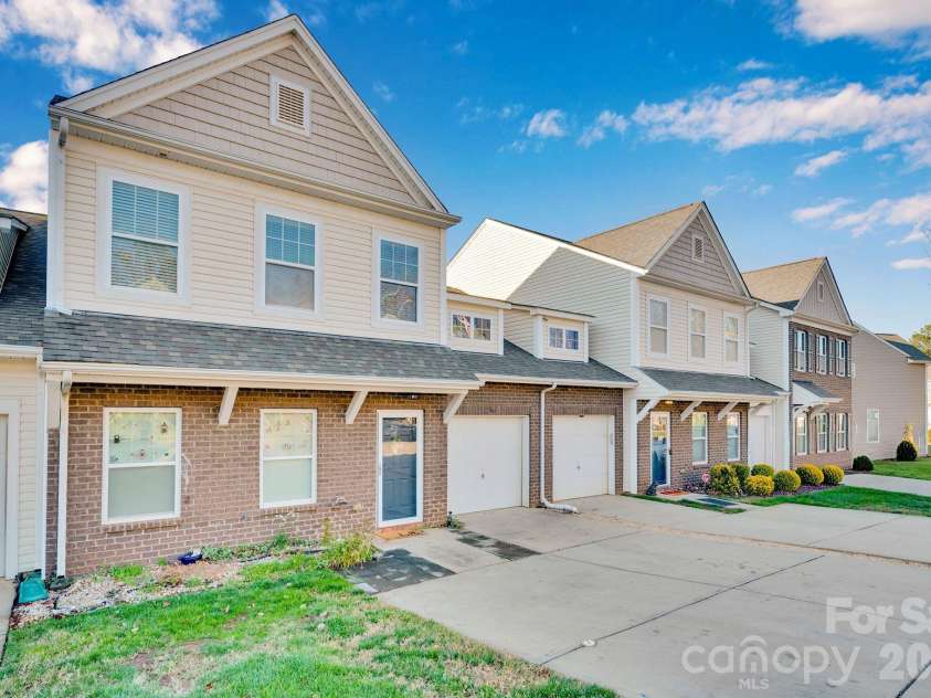 433 Battery Circle, Clover, SC 29710.  MLS# CAR4398683, YatesRealty ID 36083. 