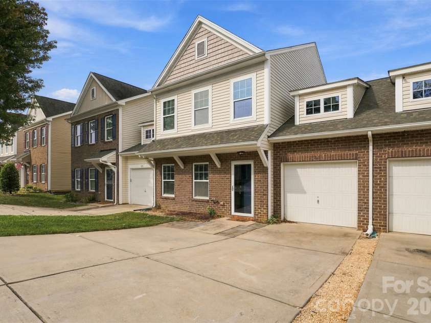 433 Battery Circle, Clover, SC 29710.  MLS# CAR4432484, YatesRealty ID 36083. 