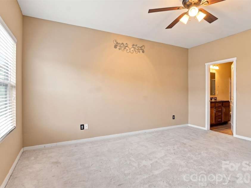 433 Battery Circle, Clover, SC 29710.  MLS# CAR4432484, YatesRealty ID 36083. 