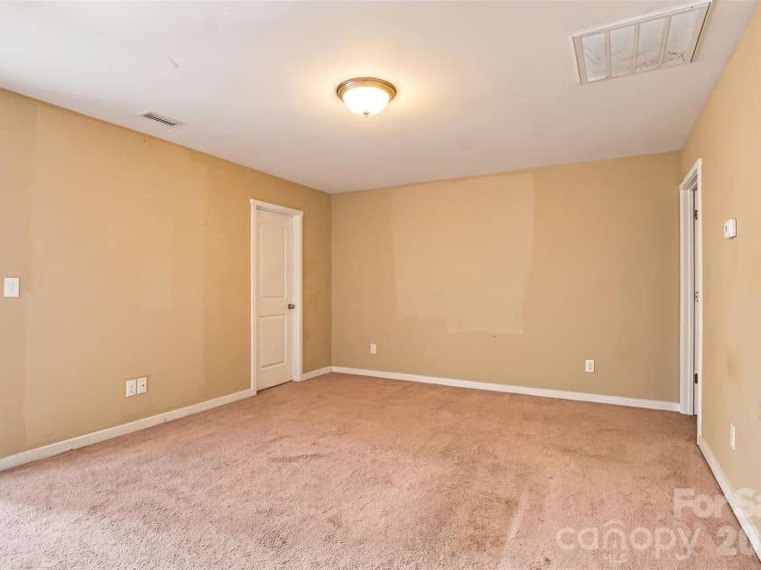 433 Battery Circle, Clover, SC 29710.  MLS# CAR4432484, YatesRealty ID 36083. 