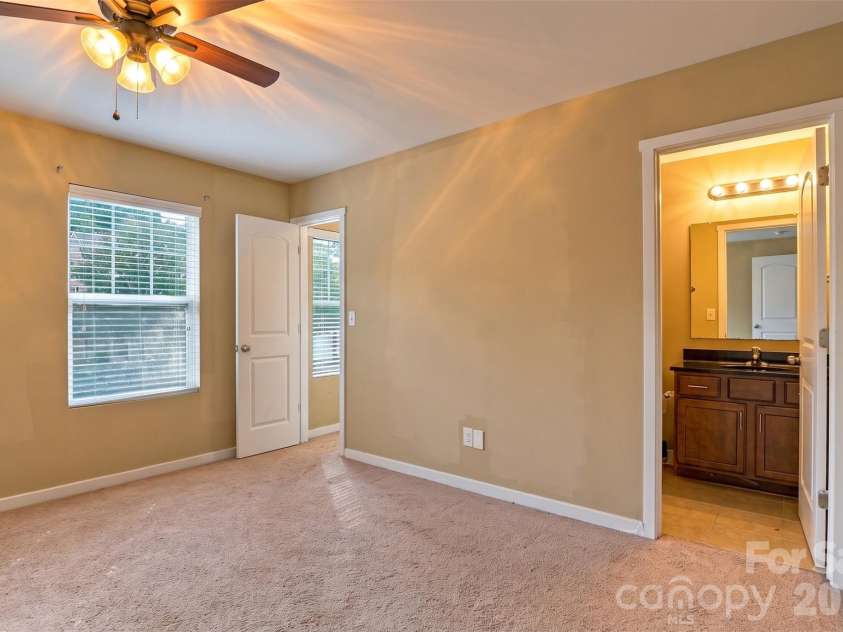 433 Battery Circle, Clover, SC 29710.  MLS# CAR4432484, YatesRealty ID 36083. 