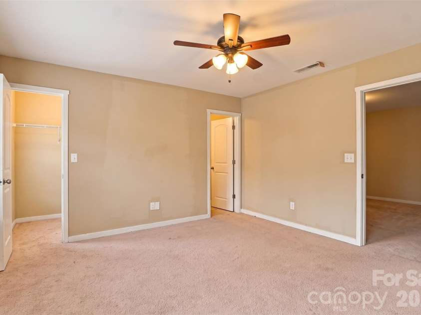 433 Battery Circle, Clover, SC 29710.  MLS# CAR4432484, YatesRealty ID 36083. 