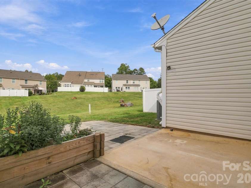 433 Battery Circle, Clover, SC 29710.  MLS# CAR4432484, YatesRealty ID 36083. 