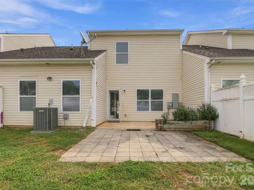 433 Battery Circle, Clover, SC 29710.  MLS# CAR4432484, YatesRealty ID 36083. 