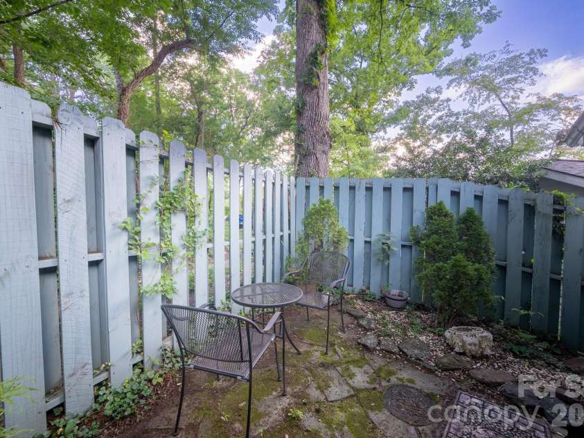 24 Rhododendron Drive, Asheville, NC 28805.  MLS# CAR4400229, YatesRealty ID 36084. 