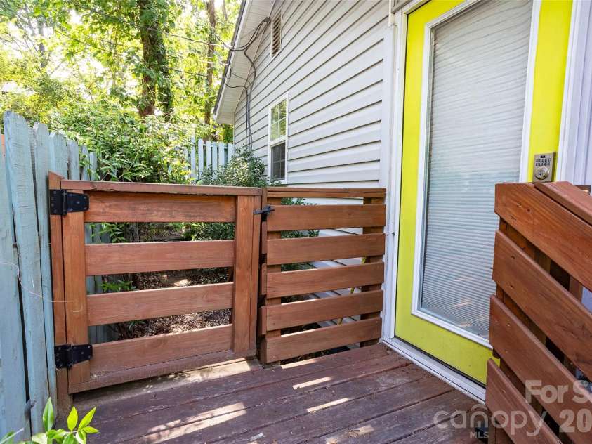 24 Rhododendron Drive, Asheville, NC 28805.  MLS# CAR4400229, YatesRealty ID 36084. 