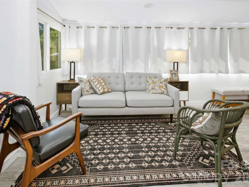 24 Rhododendron Drive, Asheville, NC 28805.  MLS# CAR4400229, YatesRealty ID 36084. 