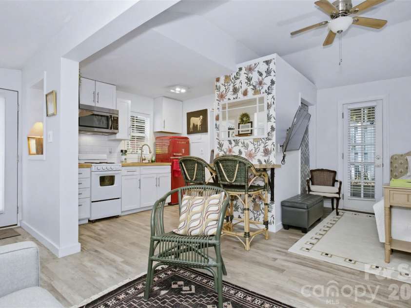 24 Rhododendron Drive, Asheville, NC 28805.  MLS# CAR4400229, YatesRealty ID 36084. 