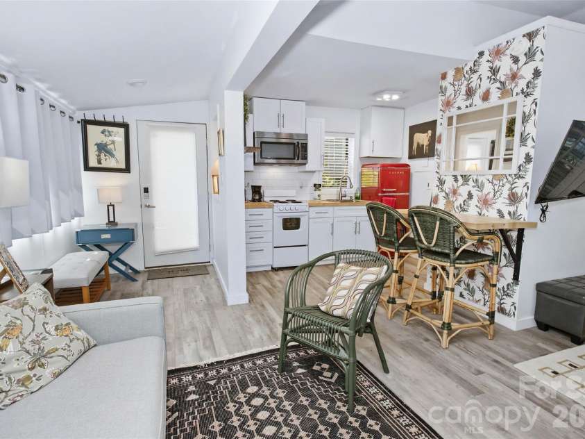 24 Rhododendron Drive, Asheville, NC 28805.  MLS# CAR4400229, YatesRealty ID 36084. 