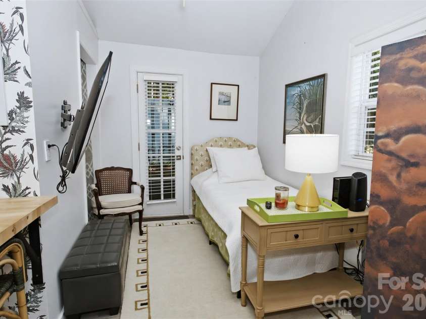 24 Rhododendron Drive, Asheville, NC 28805.  MLS# CAR4400229, YatesRealty ID 36084. 