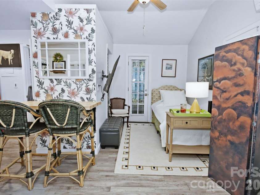 24 Rhododendron Drive, Asheville, NC 28805.  MLS# CAR4400229, YatesRealty ID 36084. 