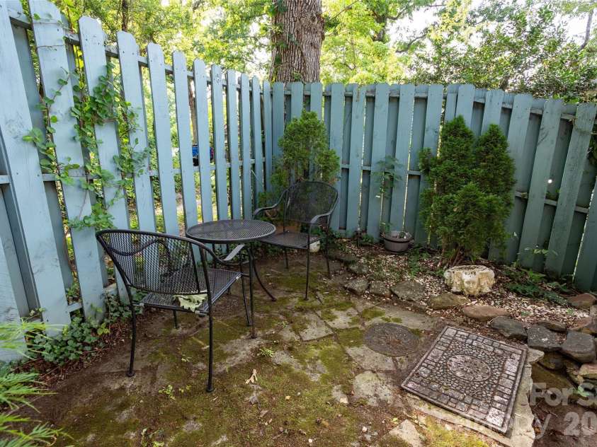 24 Rhododendron Drive, Asheville, NC 28805.  MLS# CAR4400229, YatesRealty ID 36084. 
