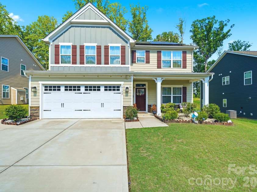 10129 Harvest Gold Drive, Charlotte, NC 28215.  MLS# CAR4400354, YatesRealty ID 36085. 
