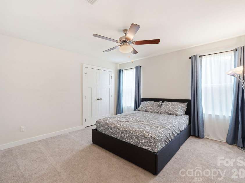 10129 Harvest Gold Drive, Charlotte, NC 28215.  MLS# CAR4400354, YatesRealty ID 36085. 