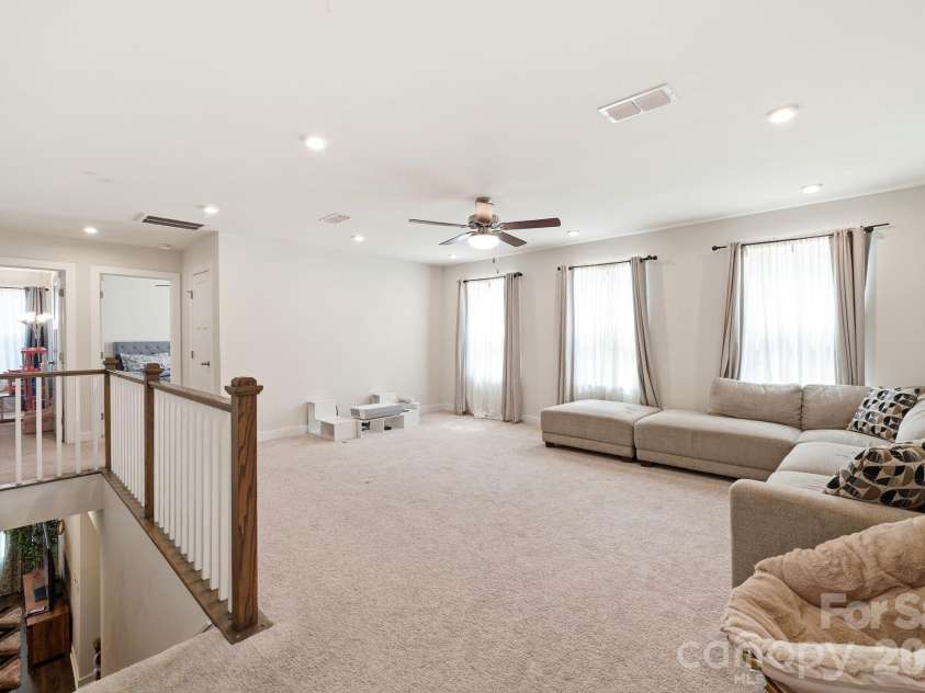 10129 Harvest Gold Drive, Charlotte, NC 28215.  MLS# CAR4400354, YatesRealty ID 36085. 