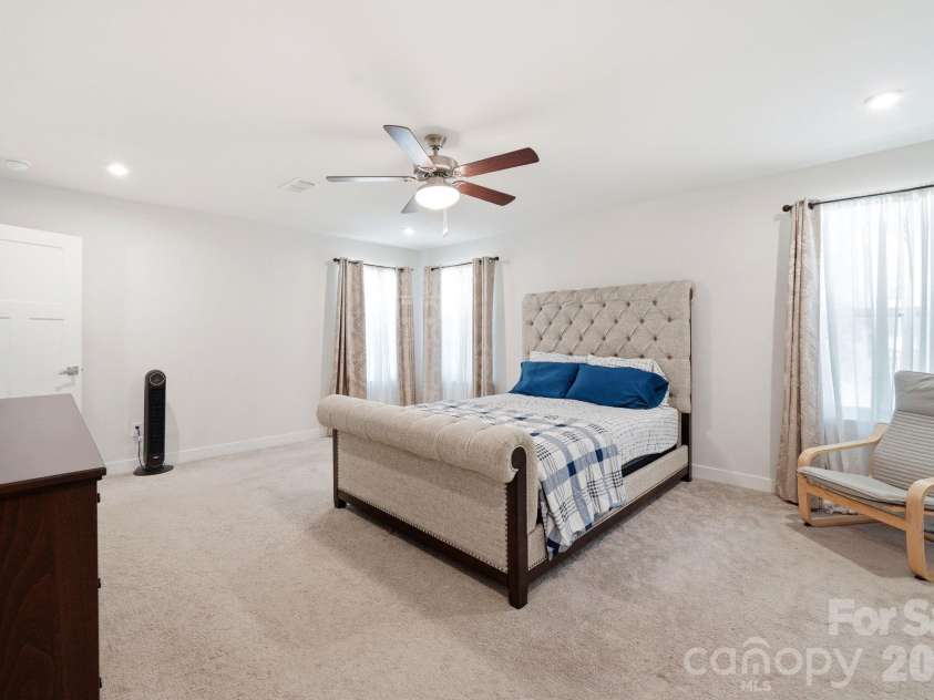 10129 Harvest Gold Drive, Charlotte, NC 28215.  MLS# CAR4400354, YatesRealty ID 36085. 