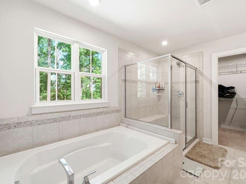 10129 Harvest Gold Drive, Charlotte, NC 28215.  MLS# CAR4400354, YatesRealty ID 36085. 