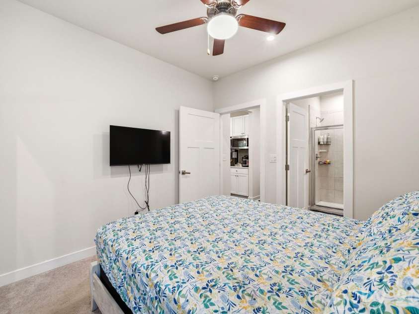10129 Harvest Gold Drive, Charlotte, NC 28215.  MLS# CAR4400354, YatesRealty ID 36085. 