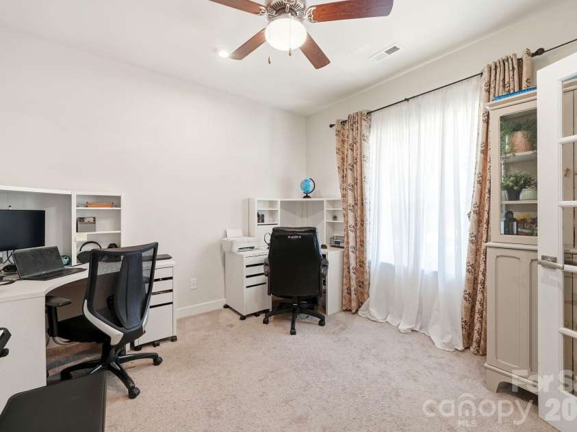 10129 Harvest Gold Drive, Charlotte, NC 28215.  MLS# CAR4400354, YatesRealty ID 36085. 