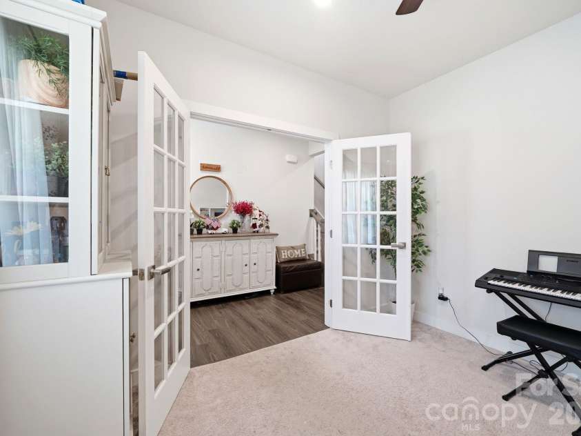 10129 Harvest Gold Drive, Charlotte, NC 28215.  MLS# CAR4400354, YatesRealty ID 36085. 