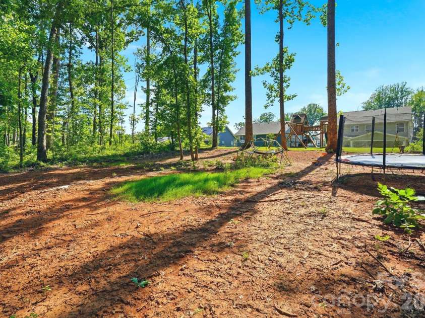 10129 Harvest Gold Drive, Charlotte, NC 28215.  MLS# CAR4400354, YatesRealty ID 36085. 
