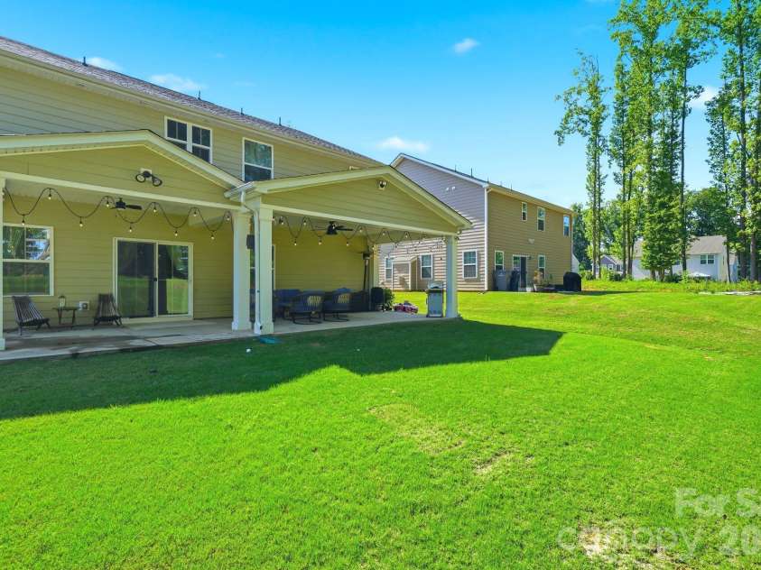 10129 Harvest Gold Drive, Charlotte, NC 28215.  MLS# CAR4400354, YatesRealty ID 36085. 