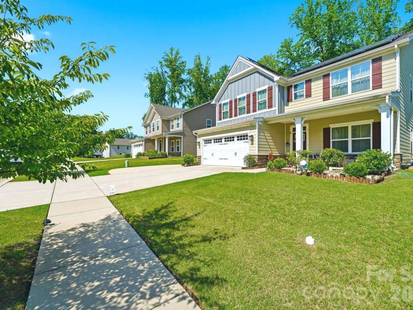 10129 Harvest Gold Drive, Charlotte, NC 28215.  MLS# CAR4400354, YatesRealty ID 36085. 