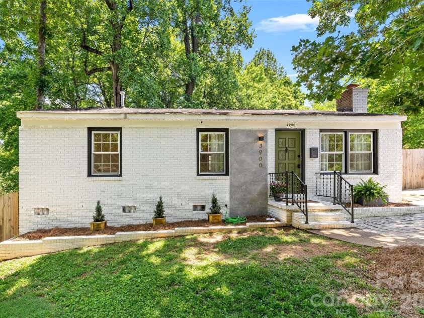 3900 Dunwoody Drive, Charlotte, NC 28215.  MLS# CAR4397955, YatesRealty ID 36086. 