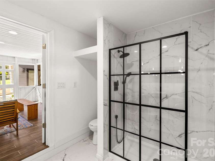 3900 Dunwoody Drive, Charlotte, NC 28215.  MLS# CAR4397955, YatesRealty ID 36086. 