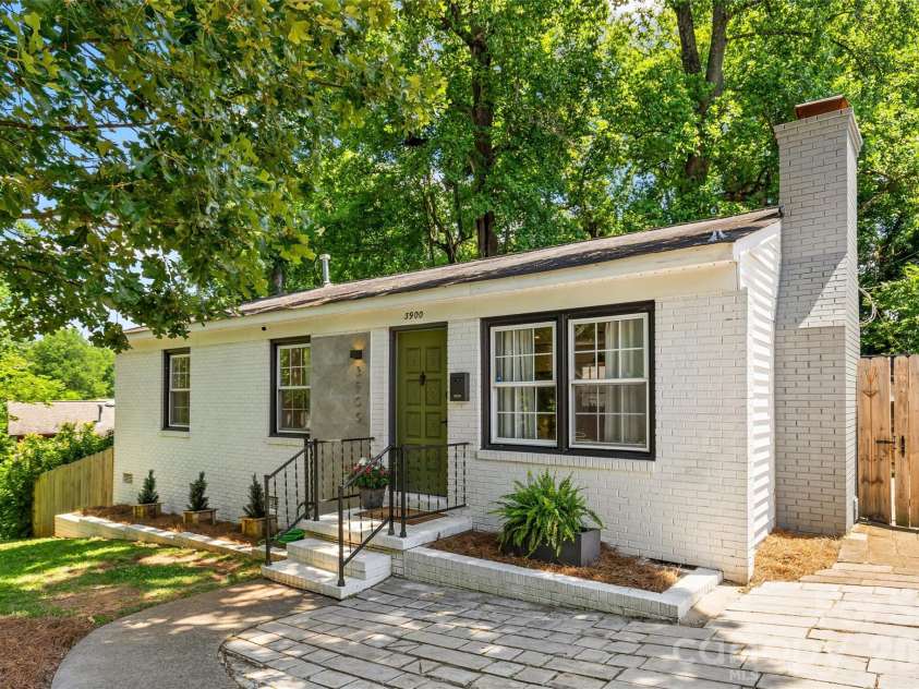 3900 Dunwoody Drive, Charlotte, NC 28215.  MLS# CAR4397955, YatesRealty ID 36086. 