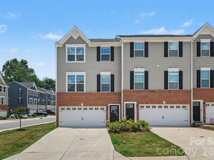 521 Moondance Drive, Gastonia, NC 28054.  MLS# CAR4400244, YatesRealty ID 36087. 
