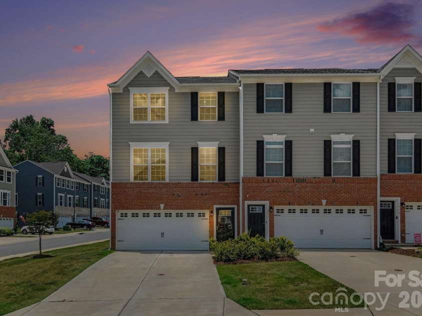521 Moondance Drive, Gastonia, NC 28054.  MLS# CAR4400244, YatesRealty ID 36087. 