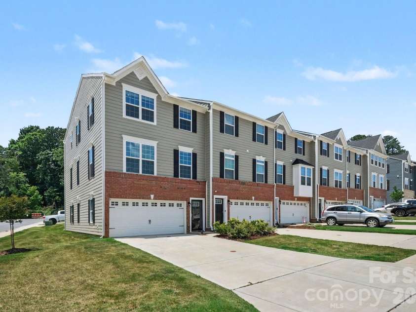 521 Moondance Drive, Gastonia, NC 28054.  MLS# CAR4400244, YatesRealty ID 36087. 