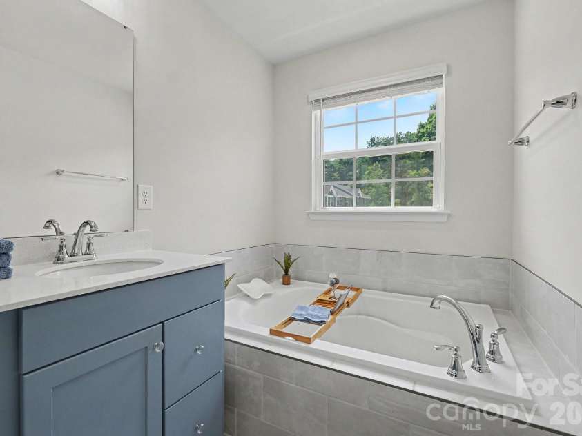 521 Moondance Drive, Gastonia, NC 28054.  MLS# CAR4400244, YatesRealty ID 36087. 