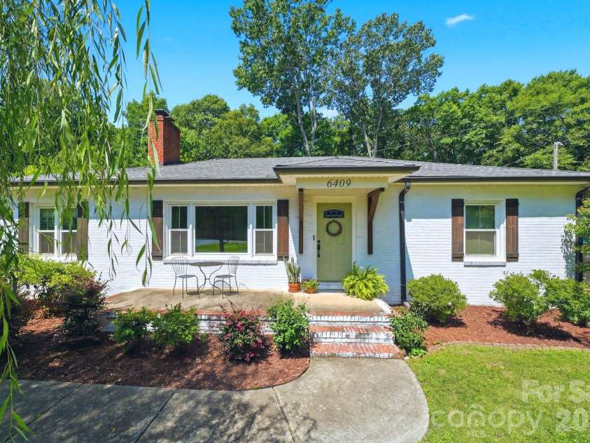 6409 Woodland Circle, Charlotte, NC 28216.  MLS# CAR4401074, YatesRealty ID 36088. 