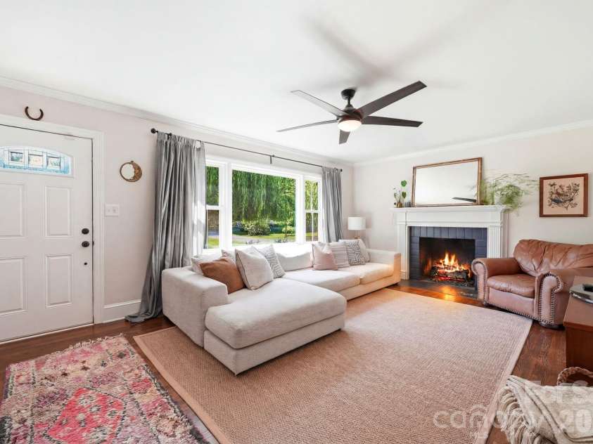 6409 Woodland Circle, Charlotte, NC 28216.  MLS# CAR4401074, YatesRealty ID 36088. 