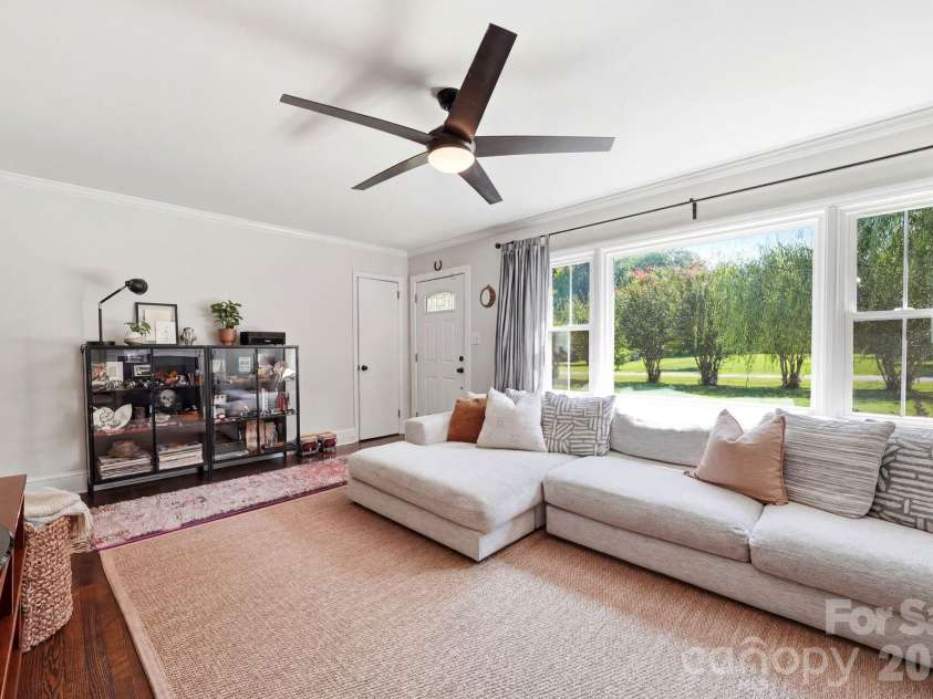 6409 Woodland Circle, Charlotte, NC 28216.  MLS# CAR4401074, YatesRealty ID 36088. 