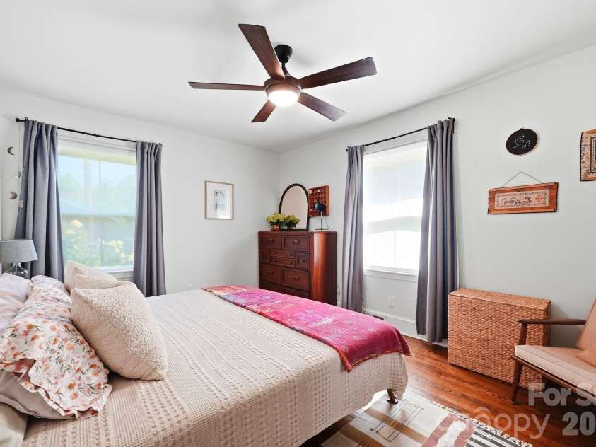 6409 Woodland Circle, Charlotte, NC 28216.  MLS# CAR4401074, YatesRealty ID 36088. 