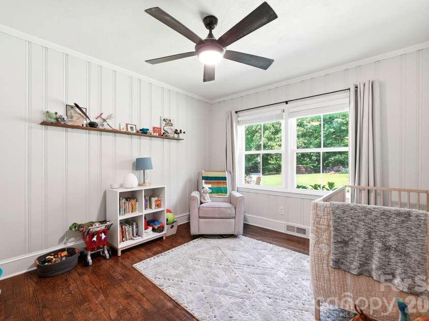 6409 Woodland Circle, Charlotte, NC 28216.  MLS# CAR4401074, YatesRealty ID 36088. 