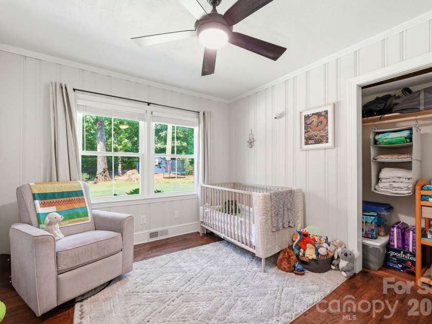 6409 Woodland Circle, Charlotte, NC 28216.  MLS# CAR4401074, YatesRealty ID 36088. 
