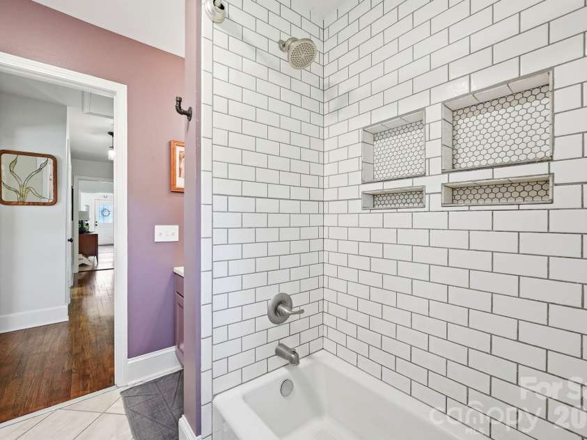 6409 Woodland Circle, Charlotte, NC 28216.  MLS# CAR4401074, YatesRealty ID 36088. 