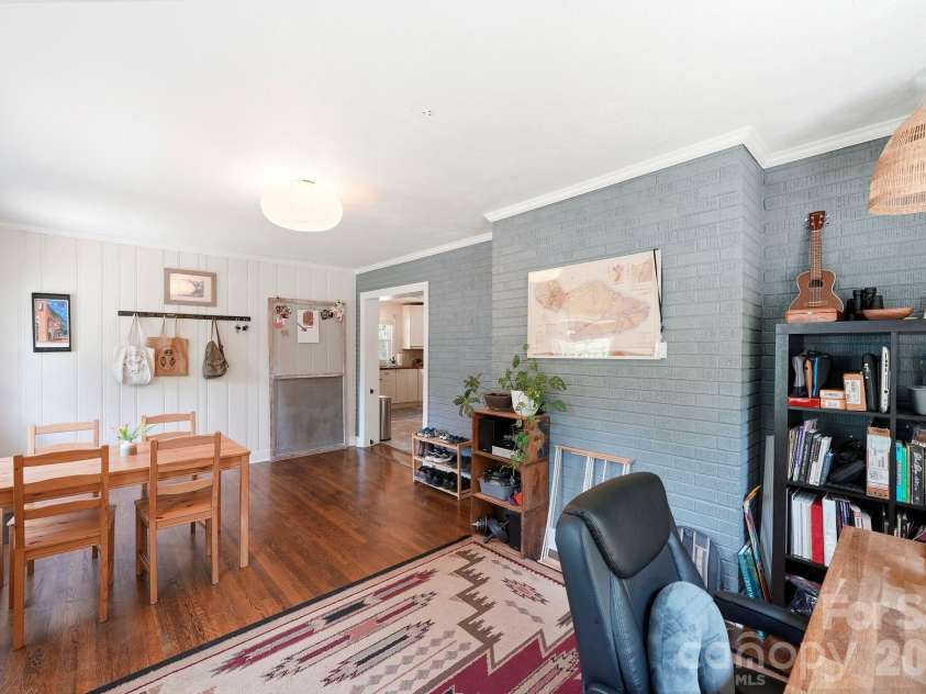 6409 Woodland Circle, Charlotte, NC 28216.  MLS# CAR4401074, YatesRealty ID 36088. 