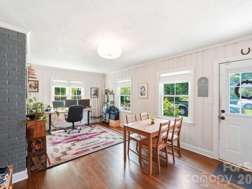 6409 Woodland Circle, Charlotte, NC 28216.  MLS# CAR4401074, YatesRealty ID 36088. 